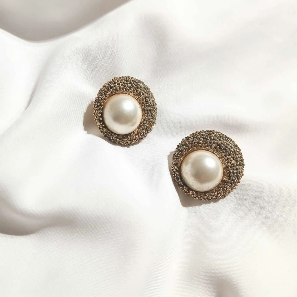 Elegant Gold and Pearl Stud Earrings